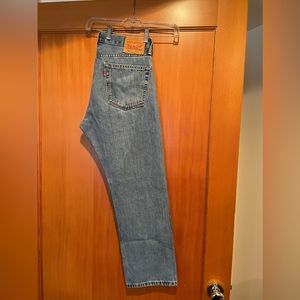 Levi's 505 Size 33 X 29. No holes or tears.
